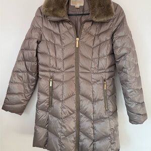 Michael Kors Women's Taupe Quilted Puffer Coat with Faux Fur Collar.  Like new.